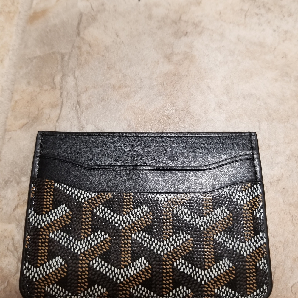 Black and Brown Patterned Card Holder